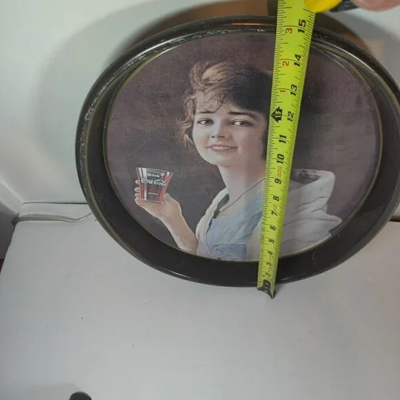 Pretty Girl Drinking Coka-Cola Tray, Vintage made in 1970's, 12" x 15" - Picture 4 of 4